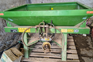 Spandiconcime Amazone