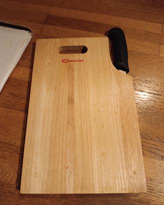 Tagliere in legno con coltello da pane 
