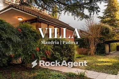 Villa di 272 m² con più di 5 locali e box auto a P