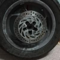 Pneumatico scooter Pirelli 140/70-12 e cerchio
