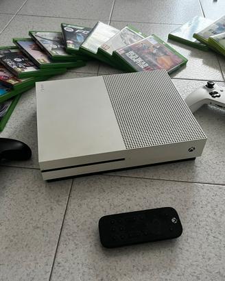 Xbox One S 500GB con giochi e accessori