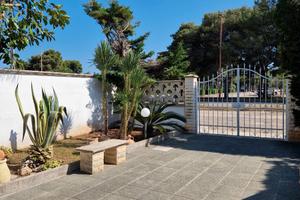 Casa vacanza a Torre Dell Orso con giardino
