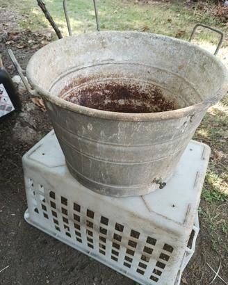 mastello vintage  in lamiera zincata 