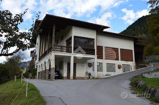CASA SEMINDIPENDENTE A SPIAZZO