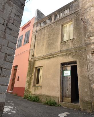 Abitazione in costruzione da ultimare con cortile