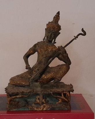 Scultura thailandese vintage in bronzo dorato