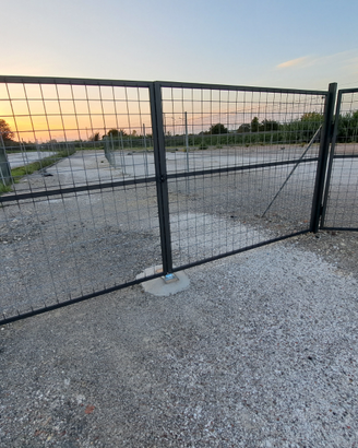 Piazzale uso commerciale deposito parcheggio