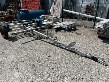 Carrello barca con documenti da passaggio