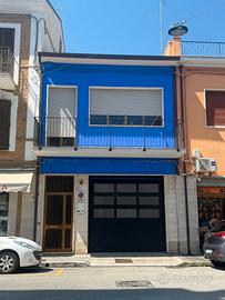 C erchi una casa cielo-terra nel Borgo Marinaro?