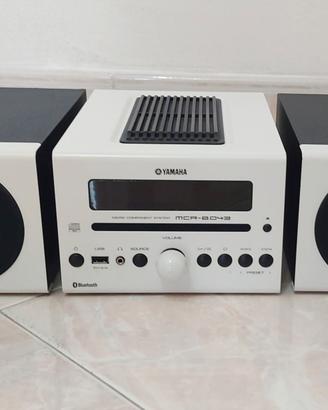 Stereo Yamaha bluetooth USB FM-AM CD come nuovo.