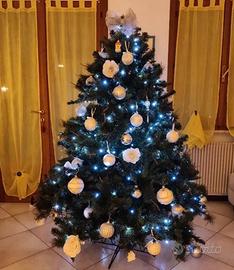 Albero di Natale in perfette condizioni