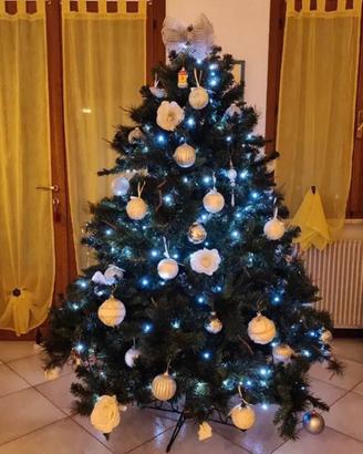 Albero di Natale in perfette condizioni