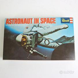 REVELL ASTRONAUT IN SPACE 1968 H-1841:100 NUOVO