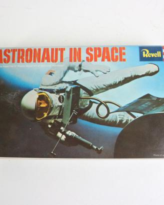 REVELL ASTRONAUT IN SPACE 1968 H-1841:100 NUOVO