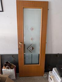 Porta con vetro decorato
