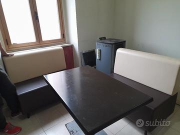 tavolo e due poltroncine