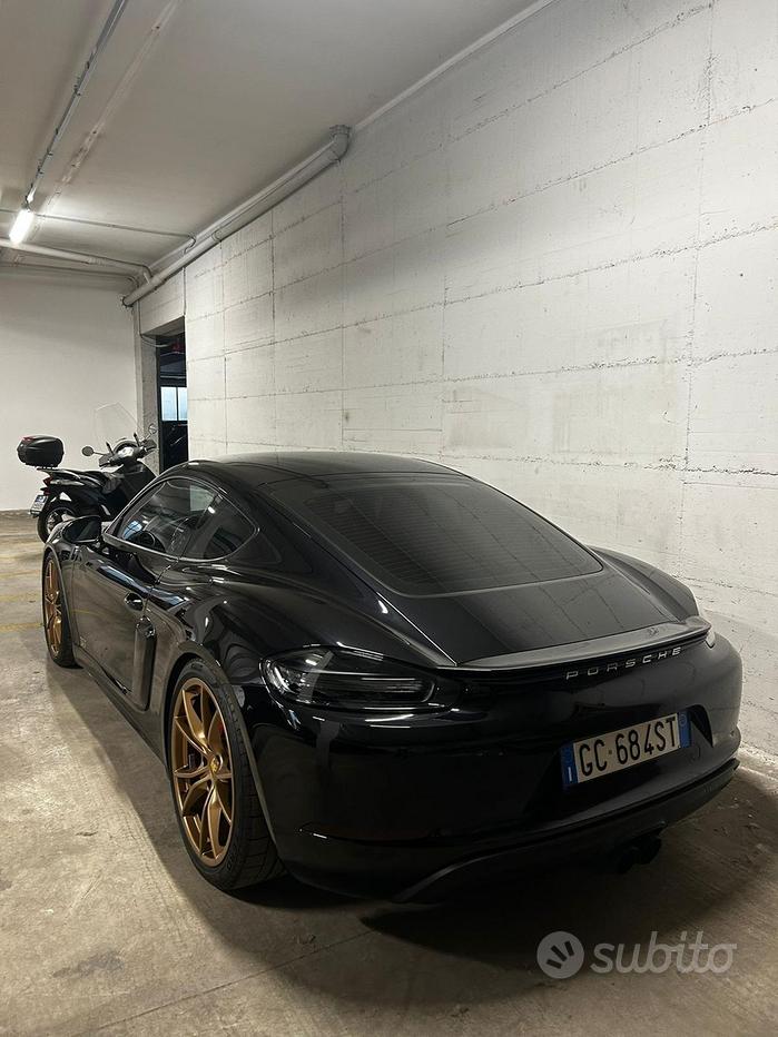 PORSCHE 718