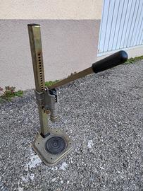 Tappatrice a colonna manuale regolabile
