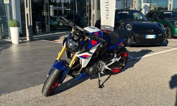 BMW Motorrad F 900 R