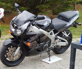 Honda CBR 900 RR Fireblade SC 33 1996
