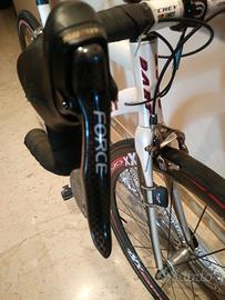 Bici tutta in carbonio pesa solo kg7.5