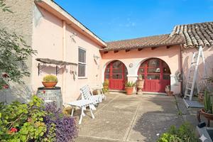 Casa indipendente al piano terra con ampio cortile