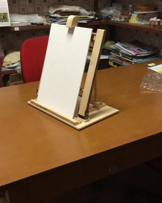 Tre piedi per pittura