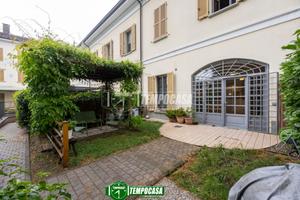 AMPIO 3 LOCALI CON GIARDINO PRIVATO, BOX E CANTINA