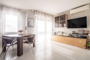 Villa con ampio giardino angolare