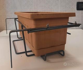Balconiera regolabile con vaso rettangolare