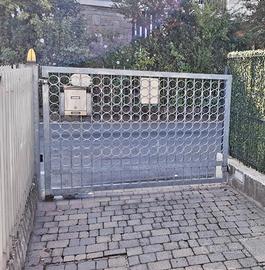 Cancello zincato con automazione Elvox completa