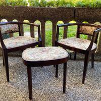 Poltroncine a pozzetto con sgabello poggiapiedi