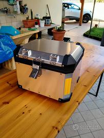 Bauletto con schienale GIVI + piastra