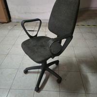 Sedia con rotelle girevole da scrivania 
