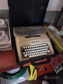 Macchina da scrivere olivetti