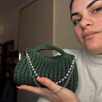 Borsa verde scuro a mano piccola uncinetto