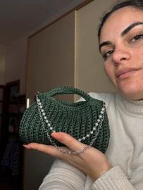Borsa verde scuro a mano piccola uncinetto