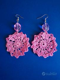 orecchini realizzati a uncinetto con perline 