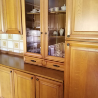 Grande cucina con ante in legno stufa economica