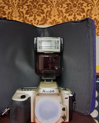 NIKON F50 + FLASH SPEEDLIGHT SB-22S