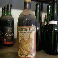 Bottiglia di vino spanna del 1961