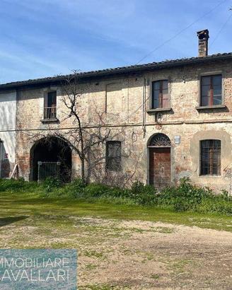 Rustico / Casale di 320 m² con più di 5 locali e b