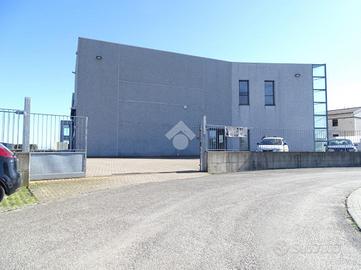 CAPANNONE A PECETTO DI VALENZA