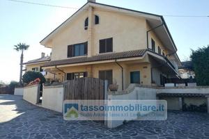 Villa di 155 m² con più di 5 locali a Ortona