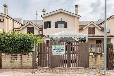 VILLA A SCHIERA A CERVETERI