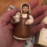 Donna con gallo Thun