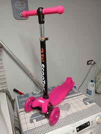 Monopattino bimba a tre ruote