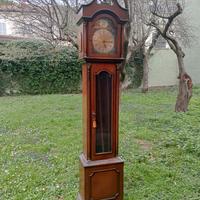 orologio a pendolo in stile 