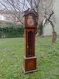 orologio a pendolo in stile 