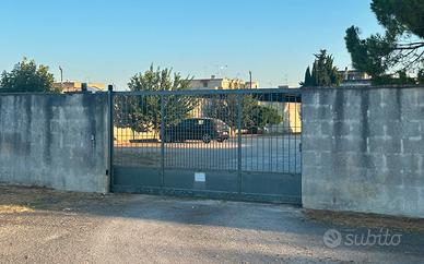 Posti Auto/Furgone esterni e Moto/Scooter interni